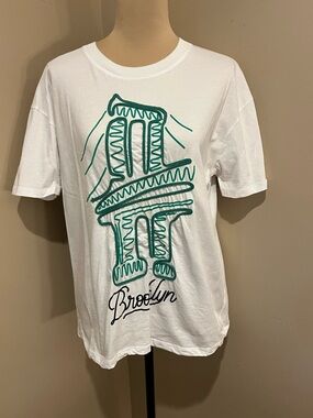 Stradivarius White Brooklyn Graphic Tee with Green Design